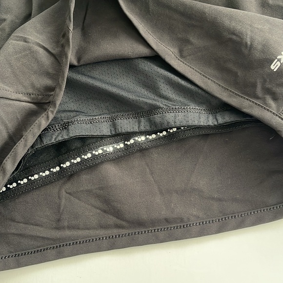 Brooks XL running shorts. - Picture 4 of 5